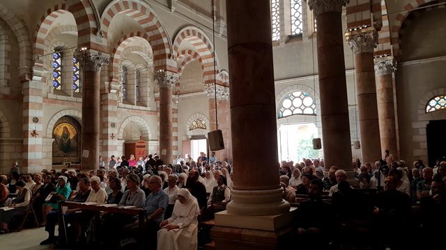 Ecole_Basilica at a church service