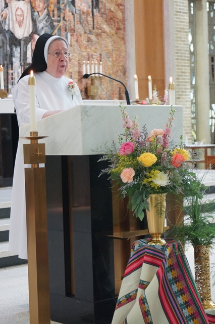 Sister Maristella proclaiming the Word of God.