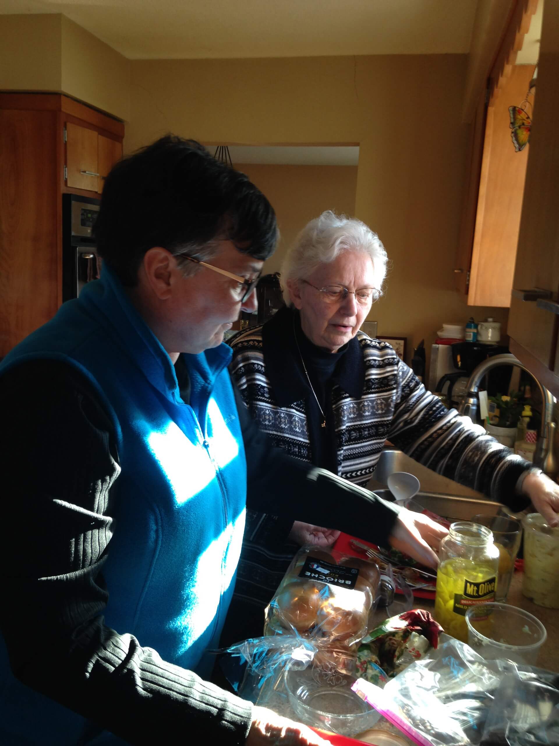 Sister Linda Hylla CDP v Sister Rose Miriam and Sister Linda Hylla, a sister of the congregation of Divine Providence, cook together in Sister Linda’s kitchen.