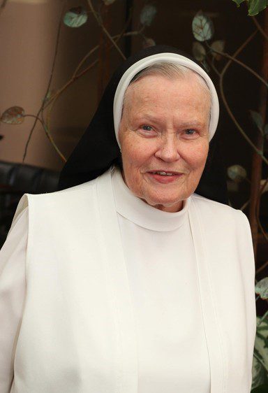 Sister Mary Trinita Eddington, OP, MSN, RN, FNP, recently honored with the 2023 DAISY Lifetime Achievement Award .
 
